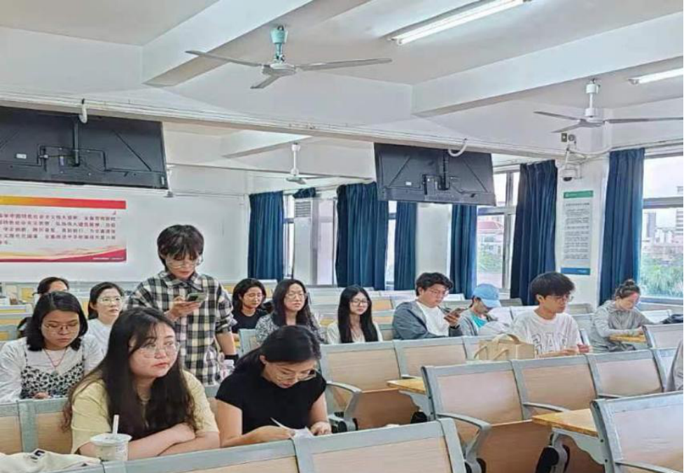 文学院党委开展“廉洁讲堂”系列学习