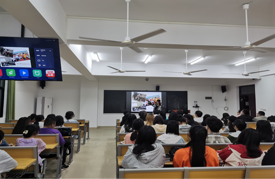 “迸发青春活力，弘扬党员精神”——党员班助引领2021级新生思想教育