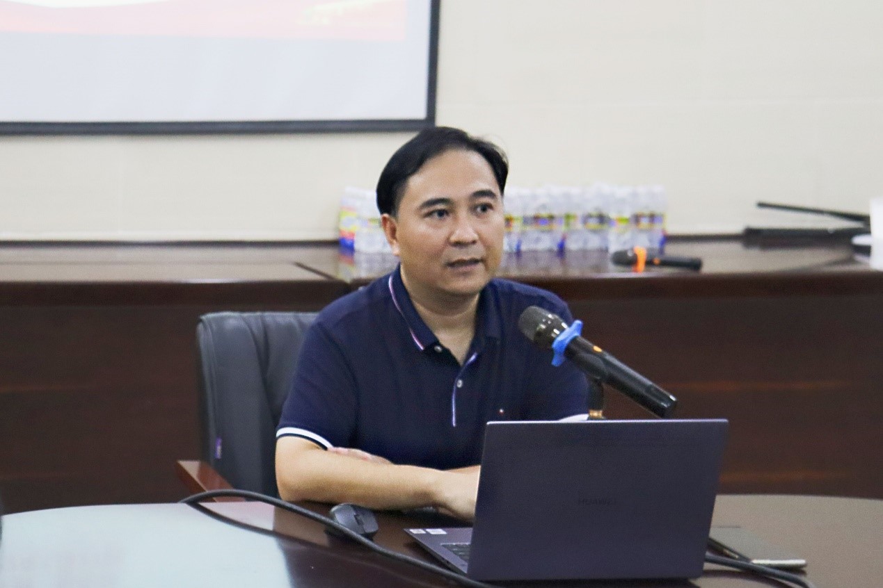 文学院开展学习贯彻海南省第八次党代会精神专题党课