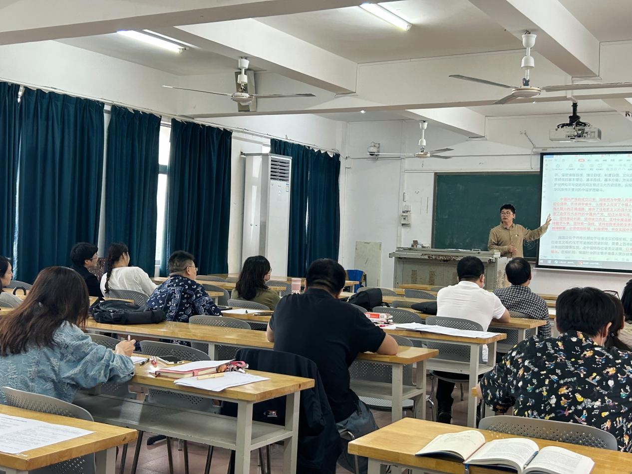 文学院举行教工党员学习新党章活动
