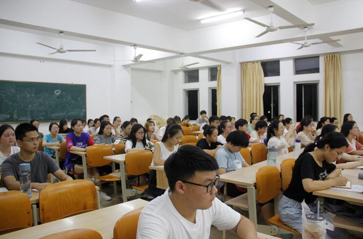 青年之声·记文学院“天涯人文系列讲座之“文学评奖与当代文学的价值取向”