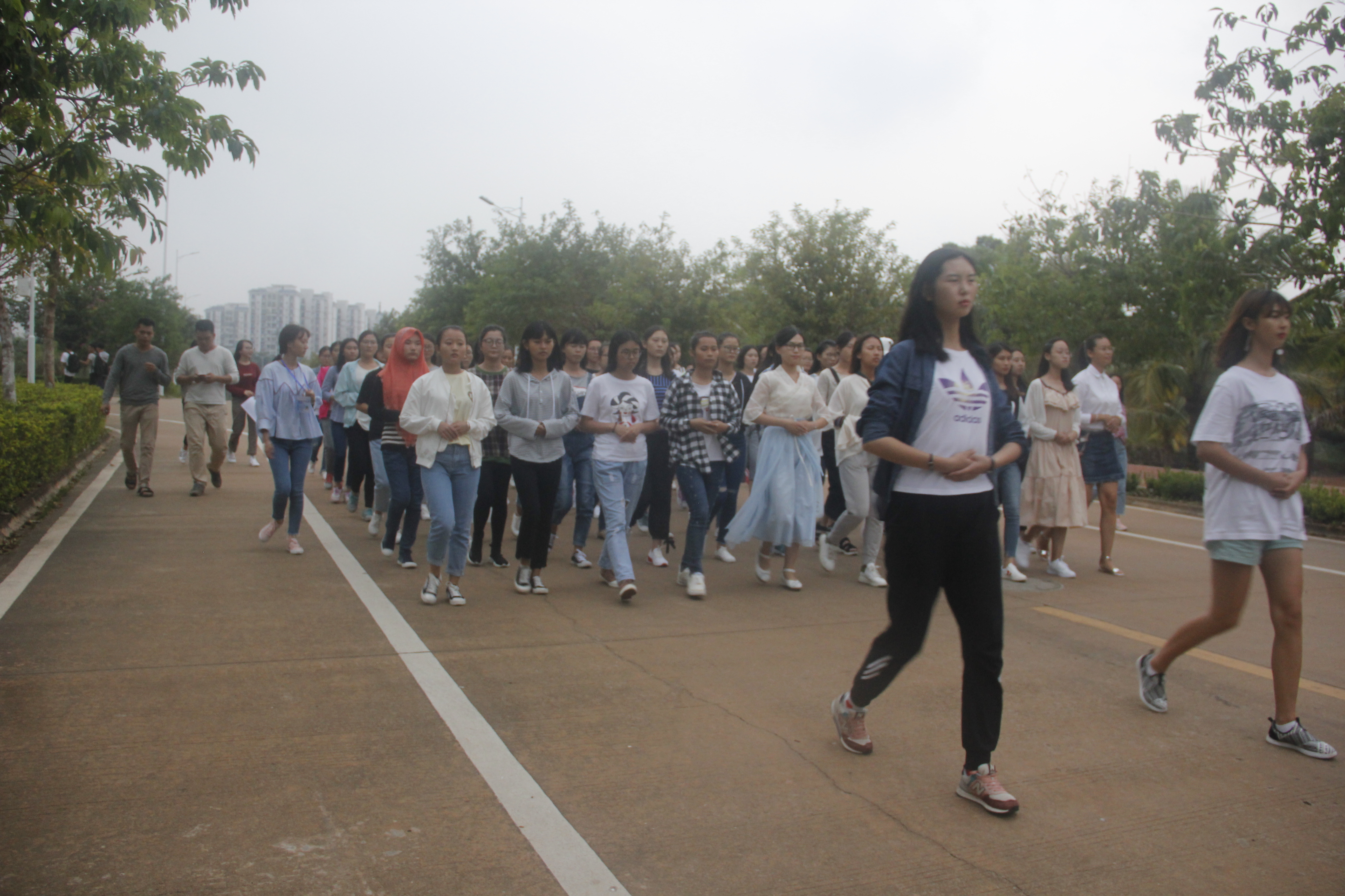 书剑并重，巾帼风采——记青年之声•文学院运动会前采访女子方阵