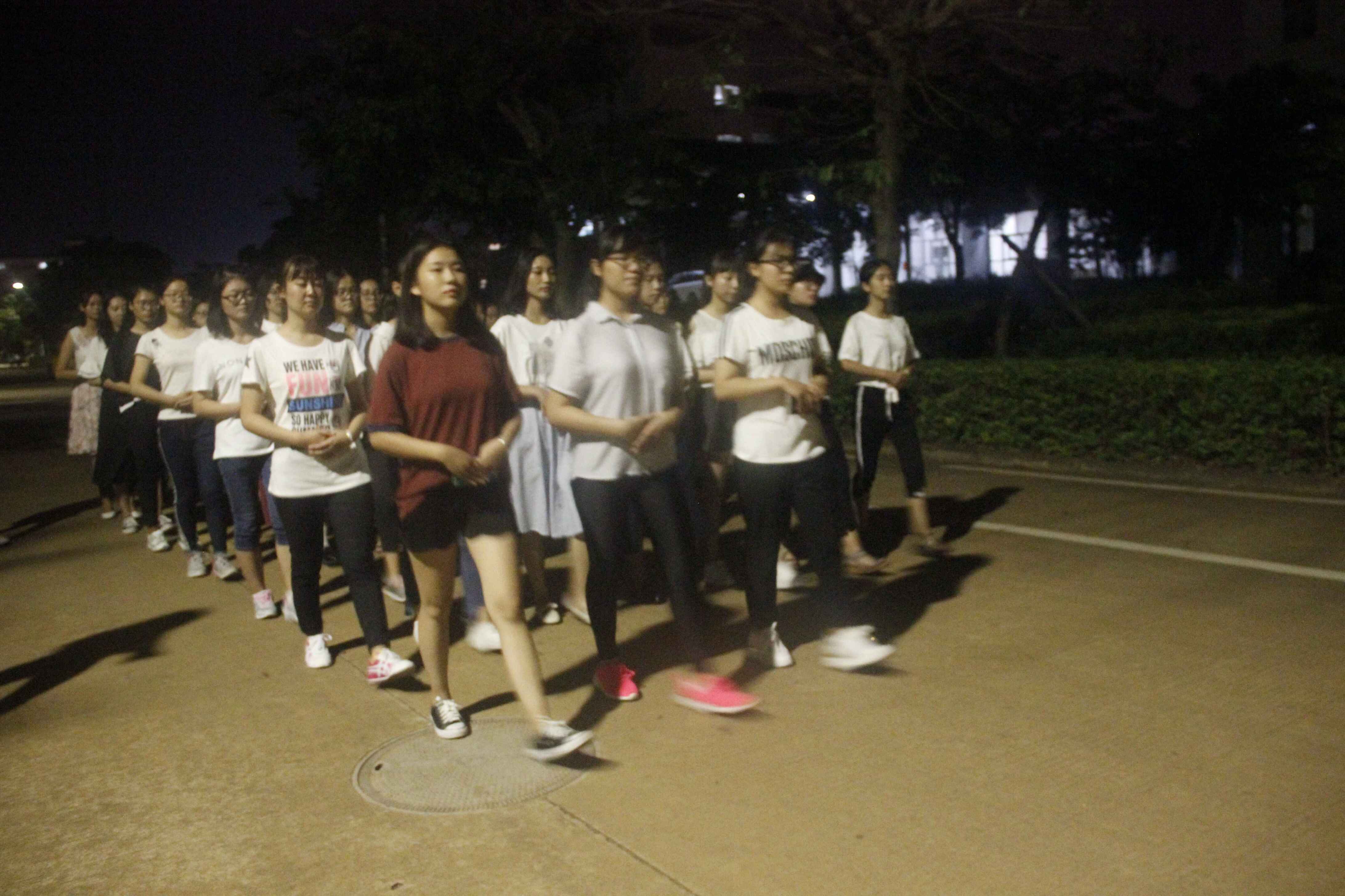 书剑并重，巾帼风采——记青年之声•文学院运动会前采访女子方阵