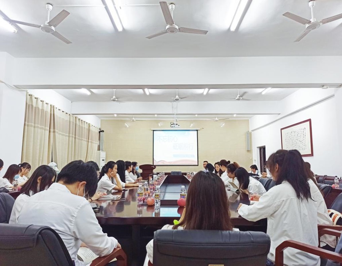 不忘初心，砥砺前行 —文学院本科生党支部开展欢送毕业生主题党日活动