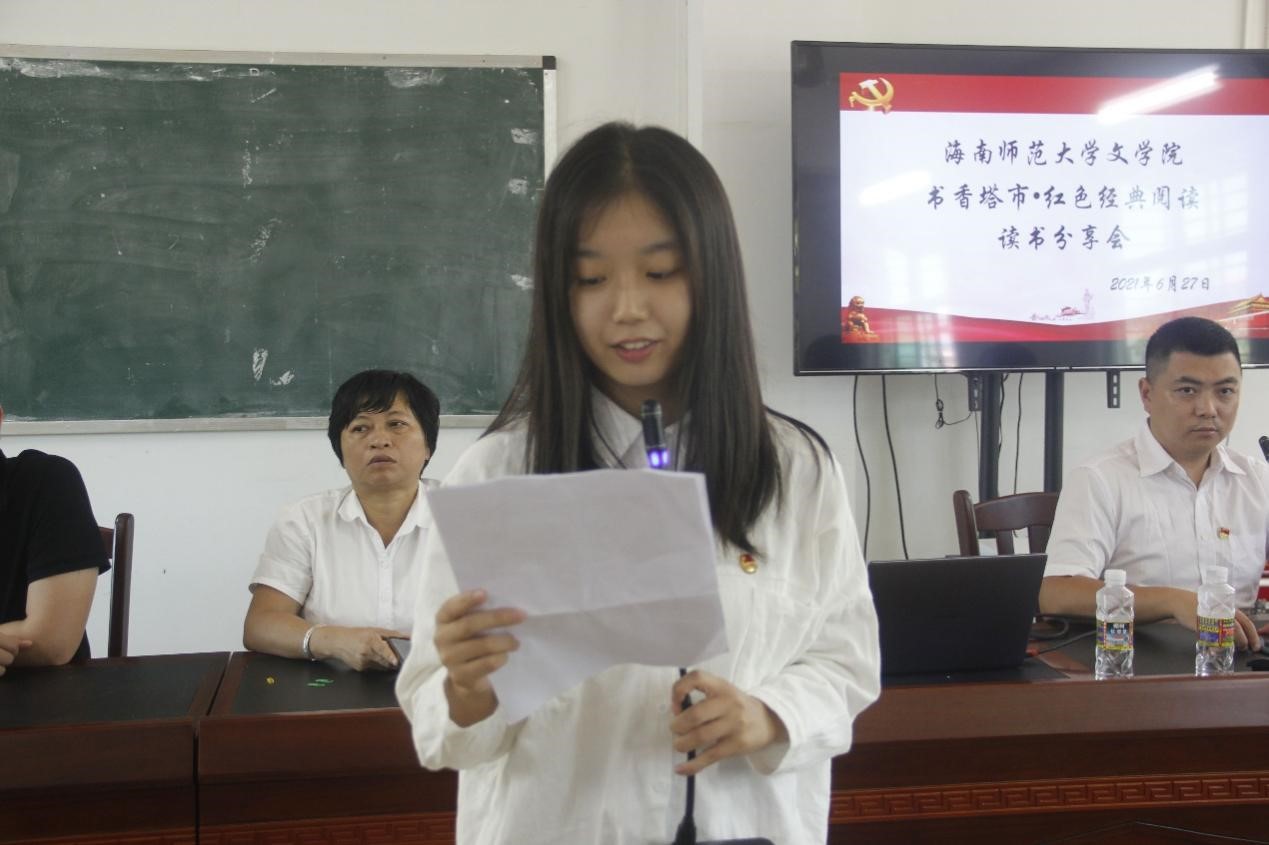 文学院与塔市村党支部联合举办“书香塔市·红色经典阅读”分享会