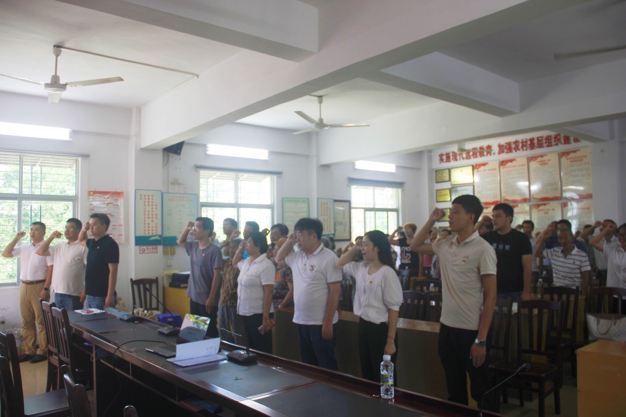 文学院与塔市村党支部联合举办“书香塔市·红色经典阅读”分享会